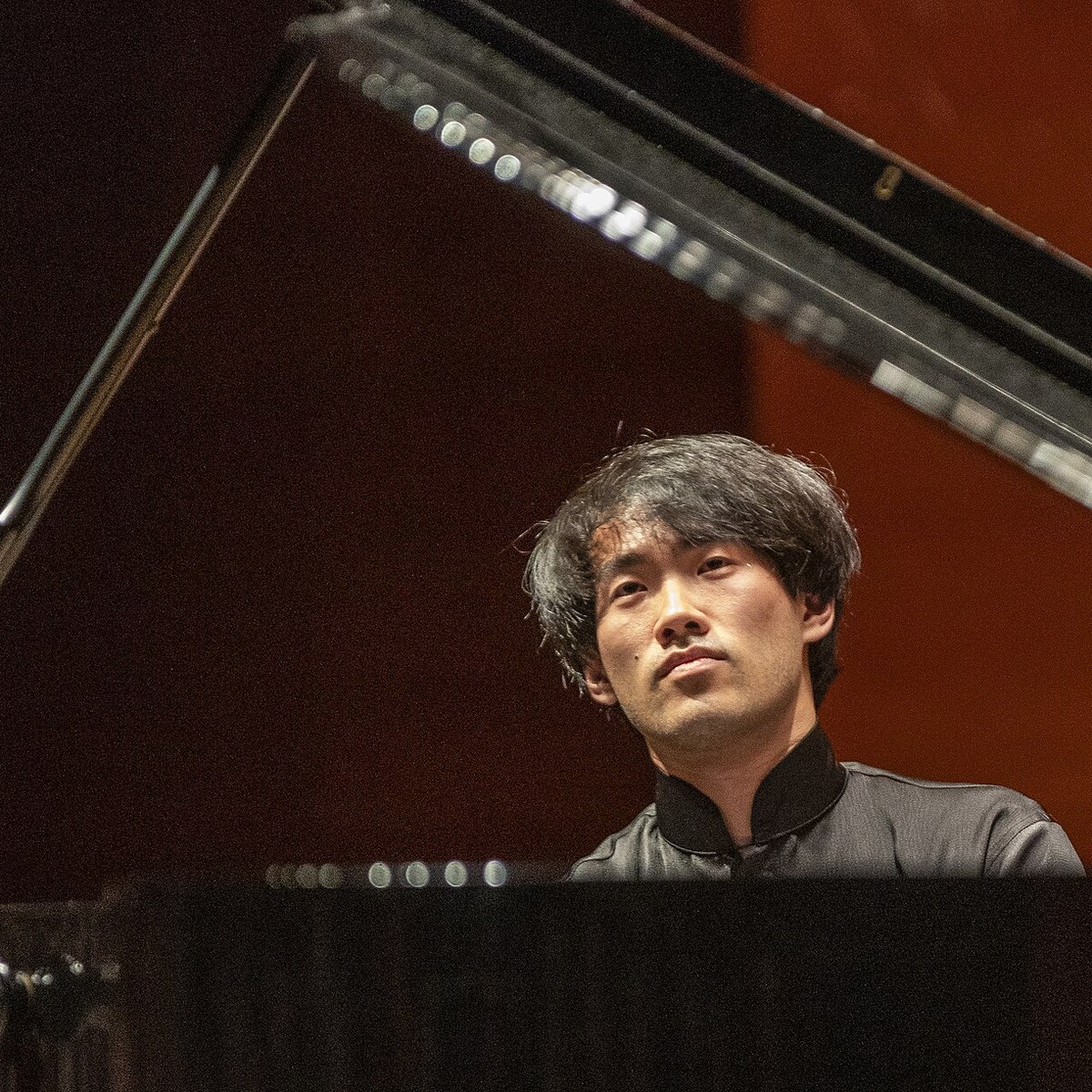 Подробнее о статье Свет, который живёт в ночи: Bruce Liu выпустил Lunaris на Deutsche Grammophon